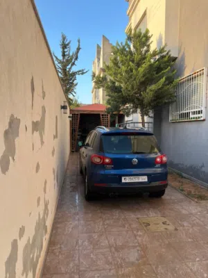 سياره لي بيع