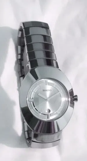 ساعه رادو أوفيشن سويسرى اصدار خاص مميز. ساعه من خمس ألاف ساعه بالعالم. Rado Ovation High tech.