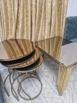 طاولات للبيع. 4قطع