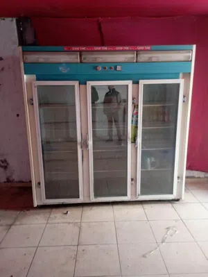 ثلاجة عرض بحالة ممتازة