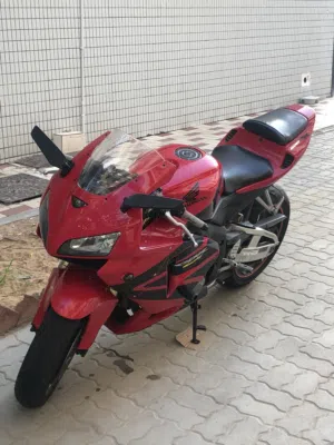 للبيع هوندا CBR 600RR، موديل 2006، ماشيه 52 الف كم، وارد يابان و أول مالك في الدولة، سعر 21000 درهم.