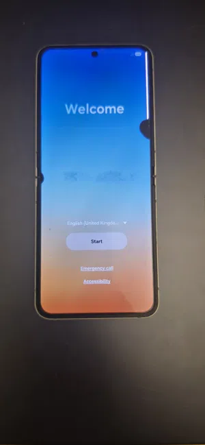 Samsung Galaxy Z Flip 6 سعة 512GB RAM 12GB بحالة جيده