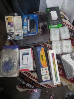 تصفية محل كمبيوتر  13 قطعه متنوعه