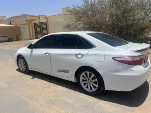 Camry 2017 white GCC 2,500 OMR