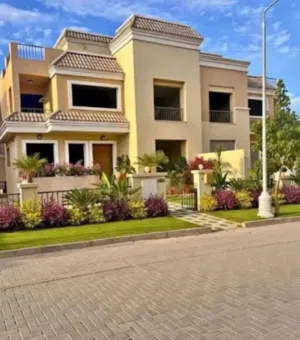 فى القاهرة الجديدة قريبة جدا من مدينتى كمبوند سراى  S.villa للبيع بالجاردن