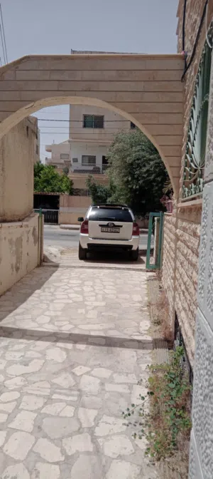 كيا سبورتاج 2005 مستعملة بحالة ممتازة ورخصة سارية مع دهان كامل وماتور جديد مع بيان جمركي