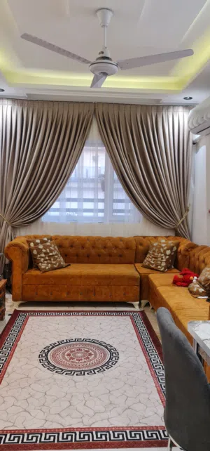 قنفات ديوان سبع مقاعد _ اللون ذهبي مستعمل 3 سنوات