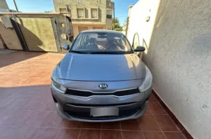 KIA RIO 2019 ((سيارة الدار محلية ونظيفة والسعر ((قابل للنقاش((تم التخفيض ))
