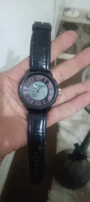 ساعه JMSاصليه بحال جيده فيها اضافات حلوه ساعه عقارب وديجتل وتاريج ومنبه