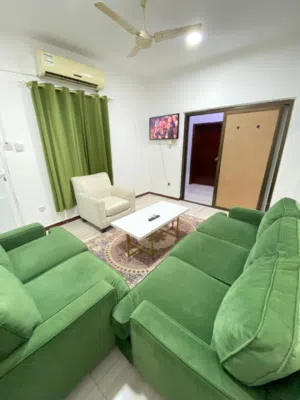 متاح غرفة وصالة اثاث جديد بالخوير One-bedroom apartment with new furniture available in Al Khuwair
