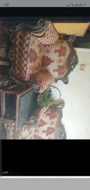 طقم انتريه خشب زان ذهبي كنبتين وكرسيين وترابيزا