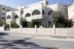 قطعة مميزة بجانب جسر الجامعة