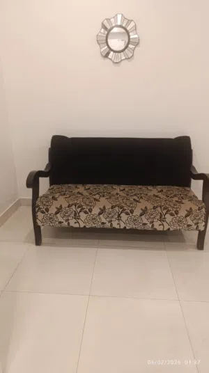 طقم كنب قطعتين بحالة ممتازة للبيع