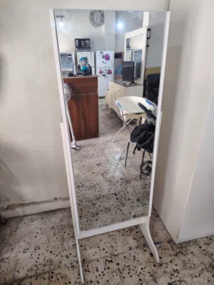 مراية مع رفوف متحركه فوق وتحت جديدة