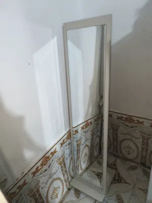 مراية تركية واقفة بحالة جيدة"