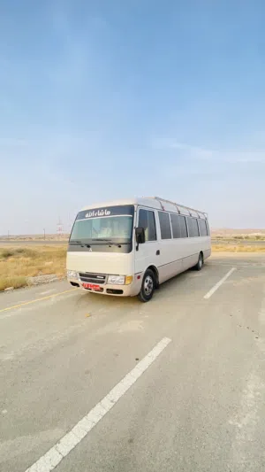 يتوفر باصات للايجار مع سائق رحلات ومناسبات داخل مسقط او خارجهاا تسير رحلات الي دبي ومطار دبي