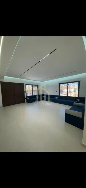 في موقع مميز في حي الصحابه شقة ارضية 220م مفروشة جزئي بسعر مغري / ref 1355