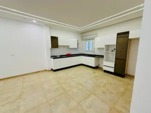 عرض خاص شقه الإيجار في السراج طريق المواشي خلف صاله رويال 2500