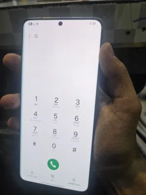 جلاكسي S21الترا. جديد وكاله ولا خدش بلواصق  خلفيه فقط مشرخ بسعر 120000الف ريال