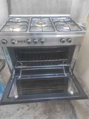 غاز نوع فريش ستالس ستيل كامل استعمال بسيط شبه جديد قياس 90سم موجود بشارع الاردن للبيع احمد ابو غالب