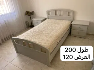 تخت مفرد ونص مع فرشة زنبركية طبية معو كومدينات 2 مع تواليت مع مرايتو تفصيل ثقيل لاتية بحالة ممتازة ل