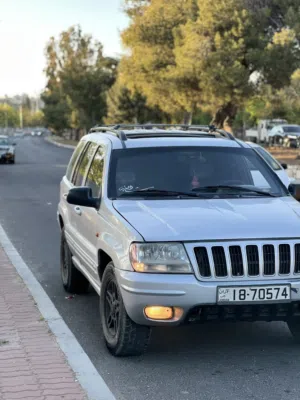 جيب شروكي موديل 2001 لمتد فل كامل 8اسلندر متور 4700