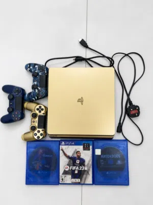 PS4 + ذهبي + 3 أيدي تحكم + FIFA 23 وFIFA 21 وWatch Dogs حالة ممتازة الوصف مهم