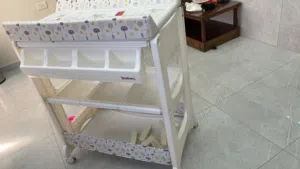 طاولة غيار بيبي وحوض استحمام ماركة juniors