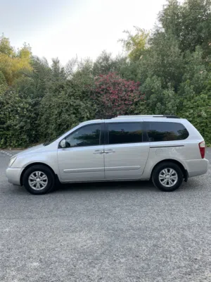 Used Kia Carnival in Farwaniya