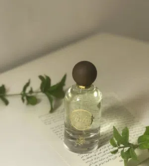 عطر لادور صيفي راقي اقرو الوصف