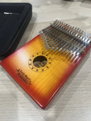 Kalimba Gecko curly maple with bag