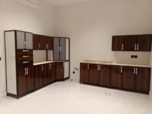 طقم 5 أمتار و70 سم  المقاسات: 315 × 255 سم  السعر: 2000 ريال  رخام بيج  رخام رمادي: 2200 ريال  في حا