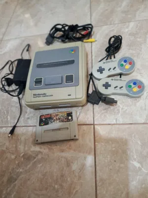 Nintendo super Famicom ( super  Nintendo) بحالة الوكالة  مع كل اغراضه