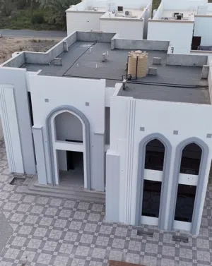 فيلا بواجهه جميله وارض كورنر في حارة الشيخ قريب فلج القبائل