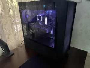 تجميعة highend للبيع مع شاشة وكيبورد وسماعات