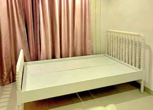 سرير خشبیة