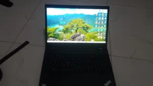 لابتوب. للبيع