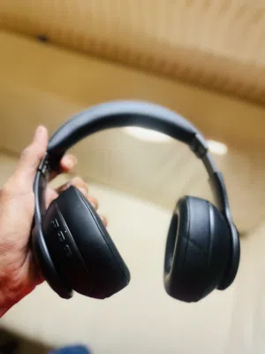 BEATZ 5.2 BLUETOOTH HEAD PHONE JUST 1 MONTH USED WITH BOX INCLUDING WARRANTY CARD BRAND NEW