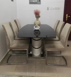 Dining table with 6 chairs طاولة طعام