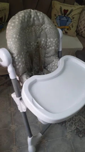 طاولة طعام للرضع ومشاية وكرسي هزاز