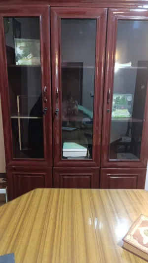 مكتبه كتب نظيفة جدا جدا