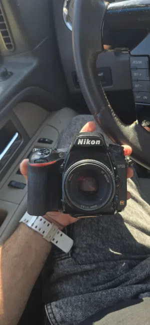 كاميرا نيكون D750 Nikon d750 للبيع مع كامل اغراضها بسعر حرق