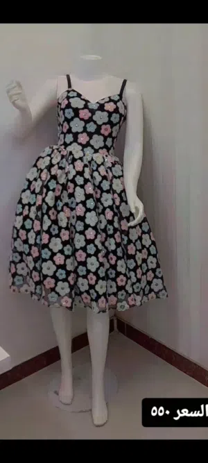 فساتين للبيع بعضها جديده  وبعضها لبس مره وحده