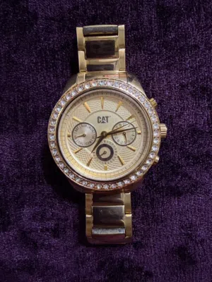 ساعات أصلية 100 % مميزة للبيع بسعر مغري