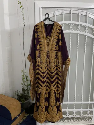 قفطان/فستان سهرة بنفسجي ملكي بتطريز ذهبي