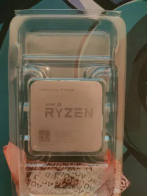 السلام عليكم ورحمة الله معالج R5 2400G مع كارت مدمج      vega11  الف50  واسط الكوت