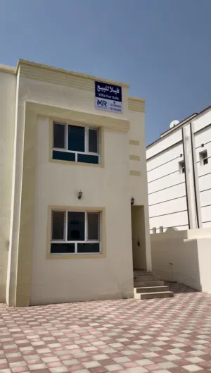 للبيع فيلا جديدة وراقية المعبيلة الجنوبية