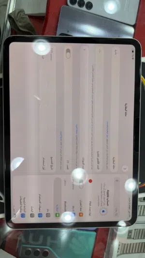 تاب Apple iPad pro مستعمل معه جميع اغراضه بسعر ممتاز