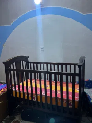 غرفة نوم + جربايه طفل +كاونتر