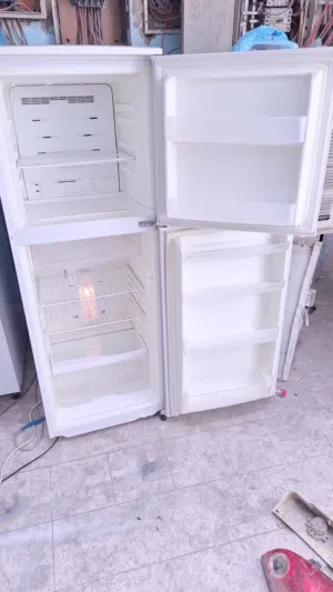 بيع ثلاجه وانسا الغانم  12 قدم ابحال ممتازه جدا مع التوصيل والكفاله